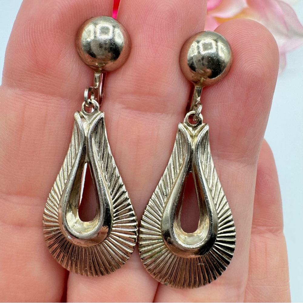 Vintage Long Open Oval Loop Textured Screw Back Earrings Silver Tone Fan Wing